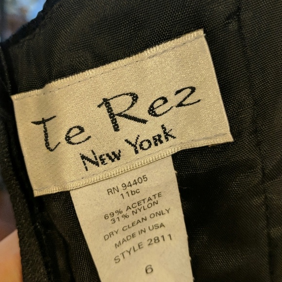 A black and gold Te Rez dress in a size 6 - Picture 4 of 4